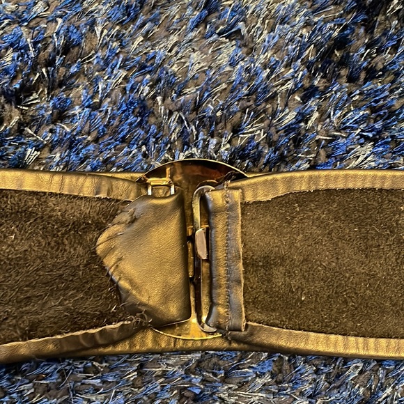 Vintage black leather clasp belt - Picture 5 of 6